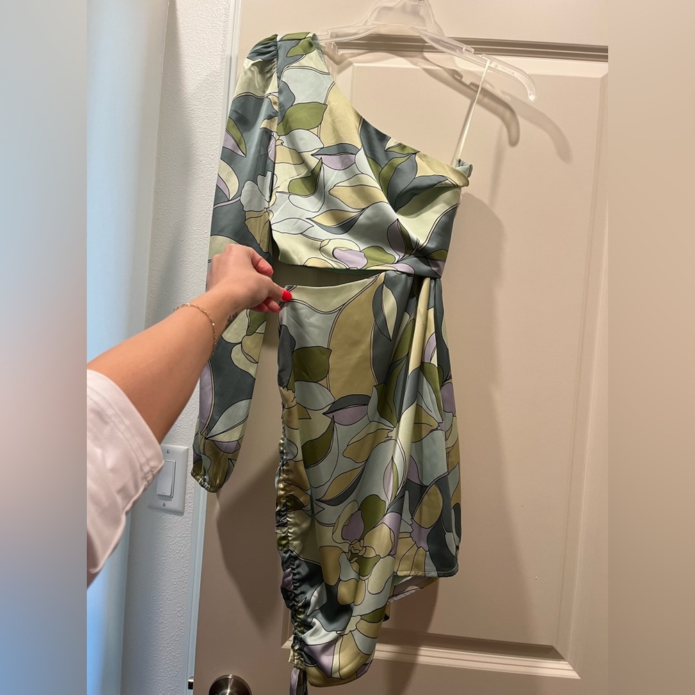 Fun 80s printed mini dress with cut out